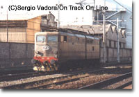 E645 in original light brown/dark brown colors at Genova Sestri Ponente