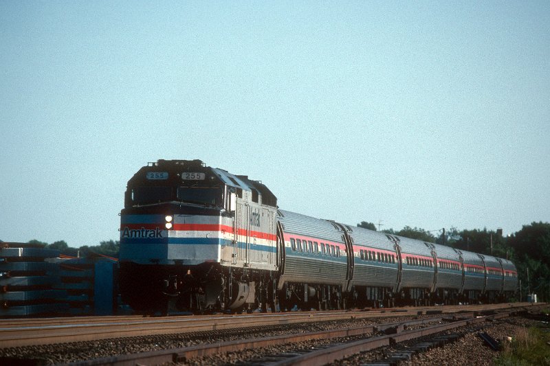 19930897-amtk.jpg - Amtrak train 174 at Fort Yard in New London, CT. July 5, 1993