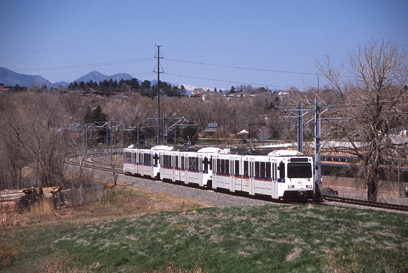 20130230-rtd.jpg - Between Federal Center and Oak, the line makes a large, sweeping "S" curve that follows the former freight rail line connection from the mainline to Golden to Federal Center. A westbound train (actually traveling southeast hear( approaches West 8th Avenue. (4/27/13)